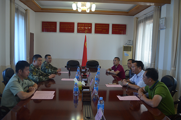 与武警桂林支队座谈