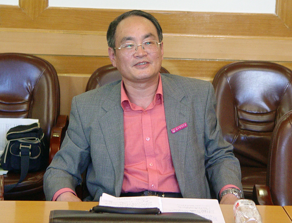 博士生导师代表胡大雷教授发言。