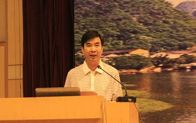 校长梁宏教授在开幕式上致辞