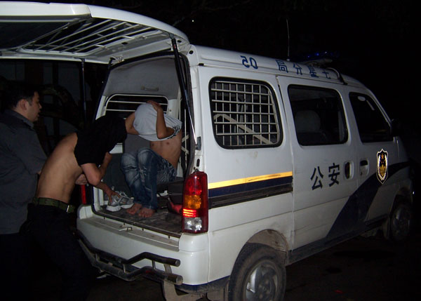 被当场抓获偷盗自行车的犯罪嫌疑人