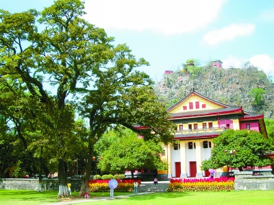 1 广西师范大学校园一景。王董摄光明图片.jpg