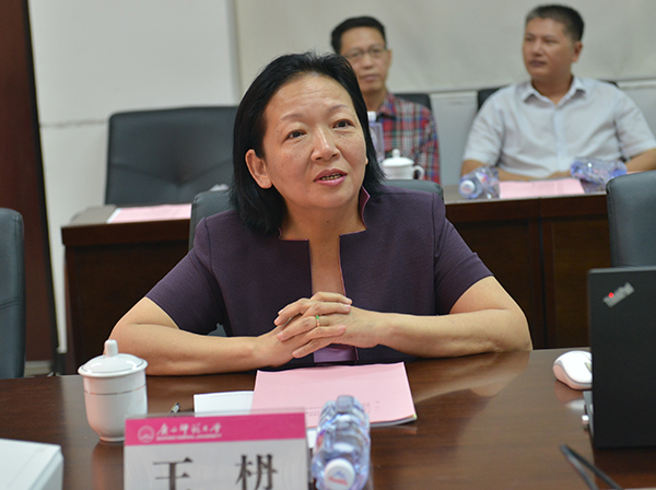 校党委书记王枬致欢迎辞