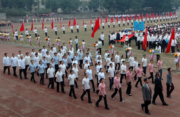 后勤集团入场。