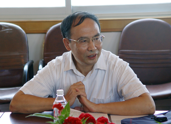 博士生导师代表谭培文教授发言。