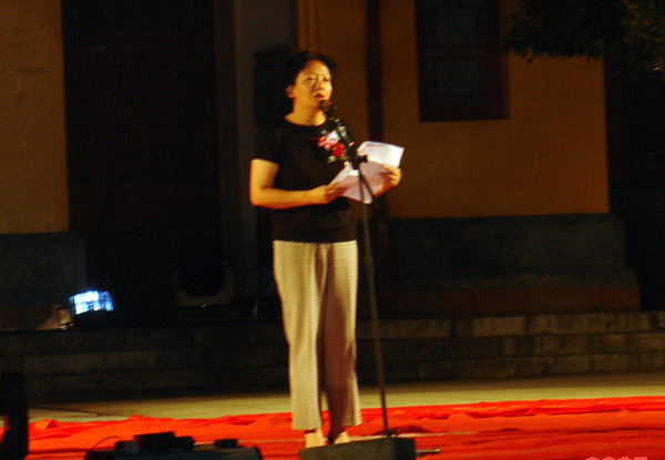 校党委副书记王枬在答谢酒会上发言。