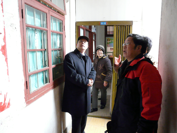 蔡昌卓副校长深入离退休教职工住宅区视察