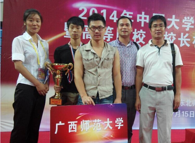 我校教练与与运动员合影