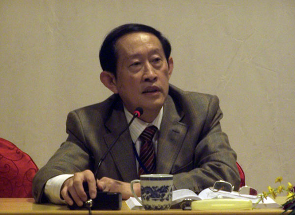 百家讲坛名师王立群教授作大会发言。