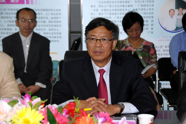 副校长钟瑞添致辞