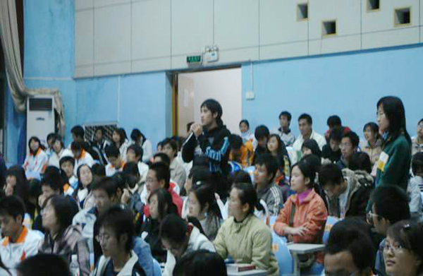 新老生面对面活动。