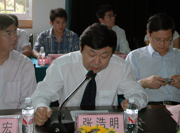 教育部学生司副司长张浩明在汇报会上致辞。