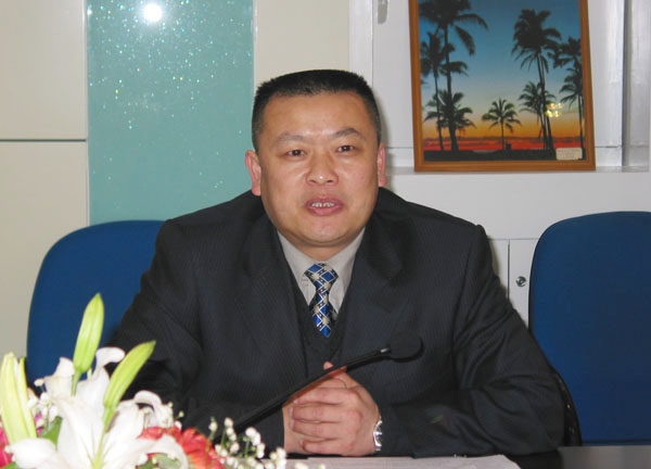 校党委副书记王源平在汇报会上致辞