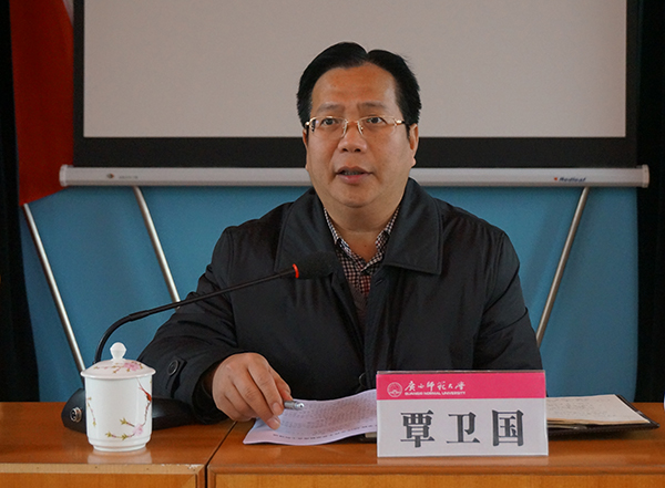 覃卫国副校长介绍学校建设发展情况