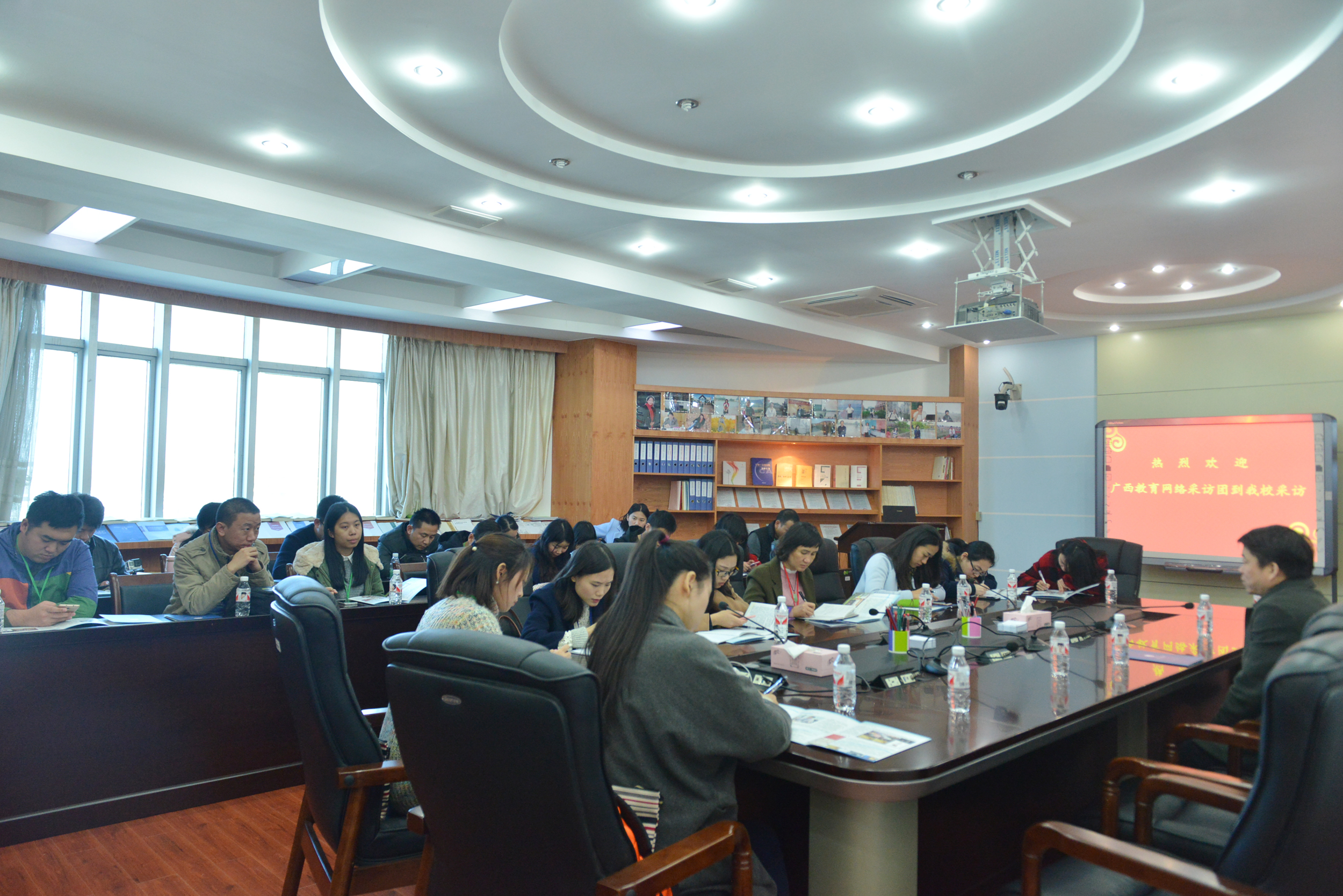 在教育学部采访１.jpg