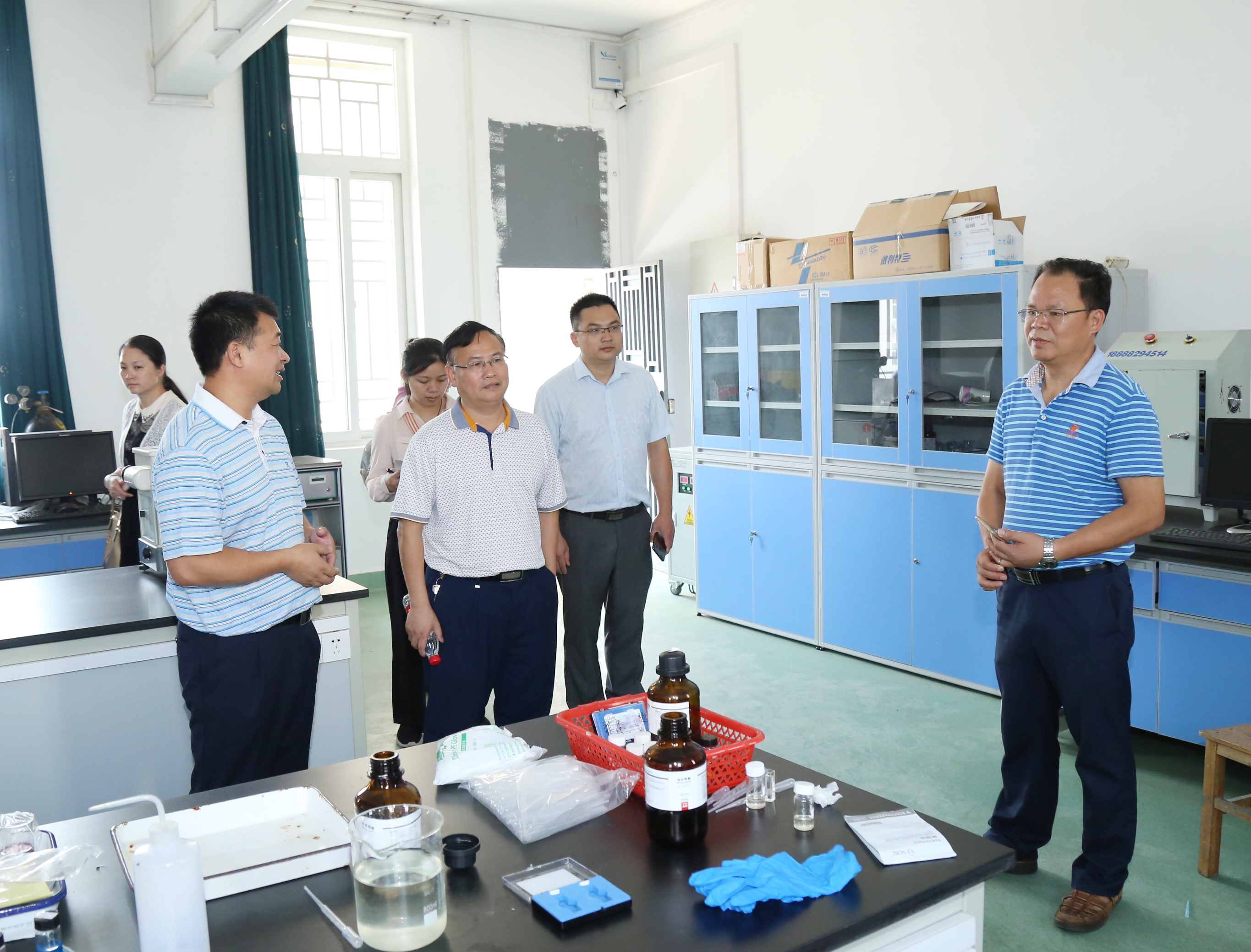 在化学与药学学院检查9.jpg