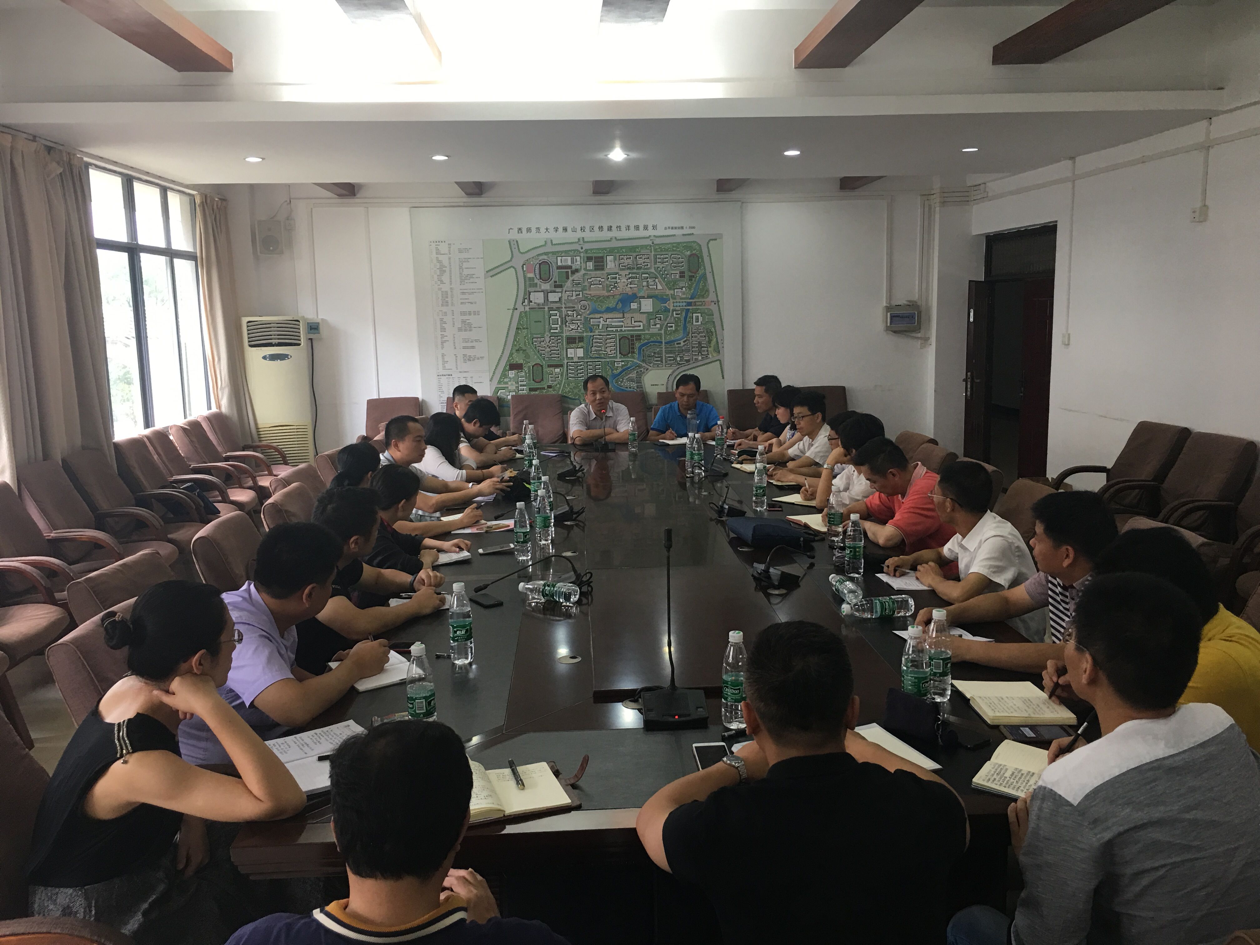 学校召开安全稳定工作会议现场 (2).jpg