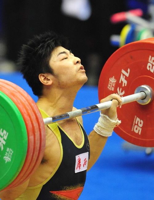 陆永正在比赛中。