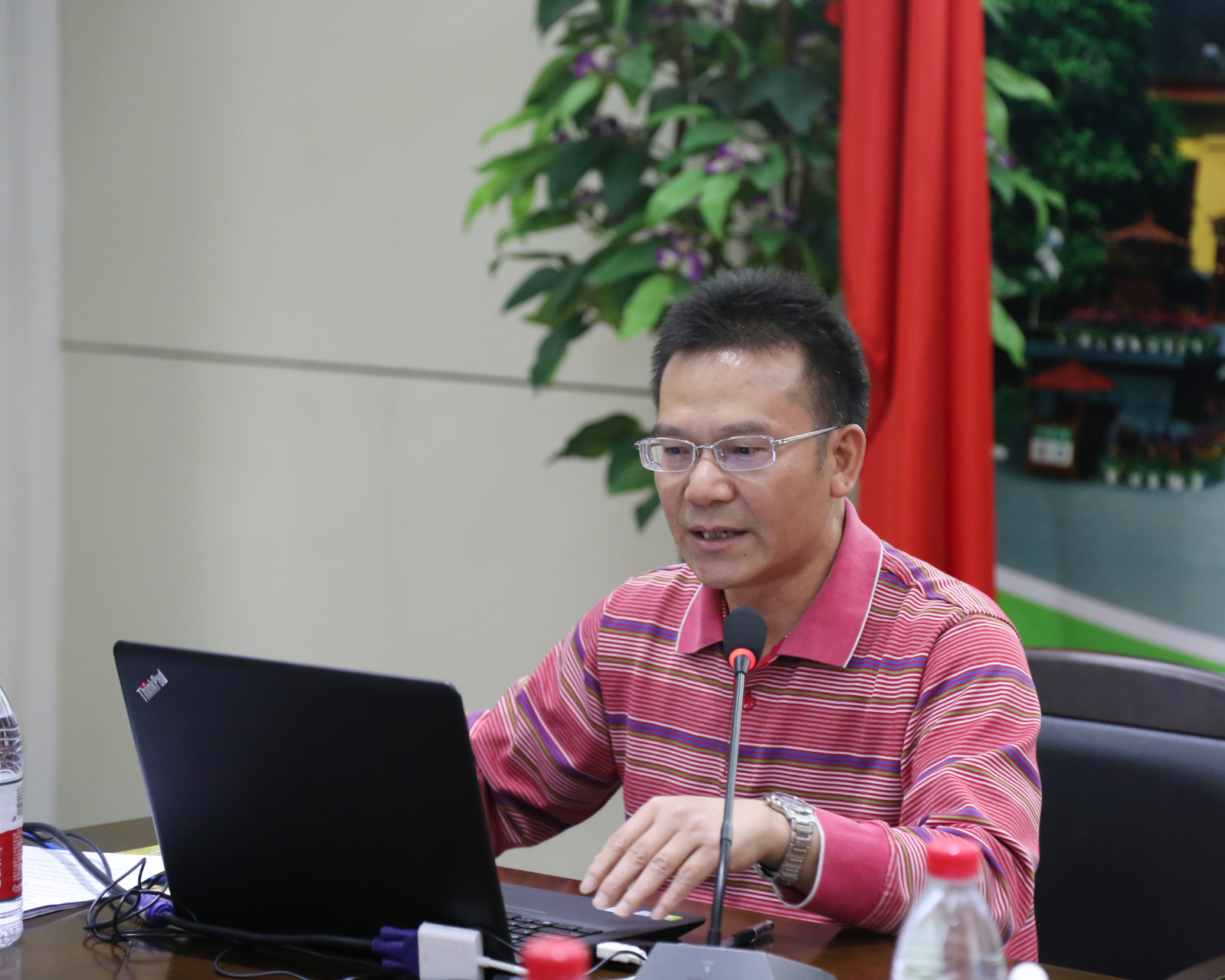 经济管理学院党委书记谢崇高发言.jpg