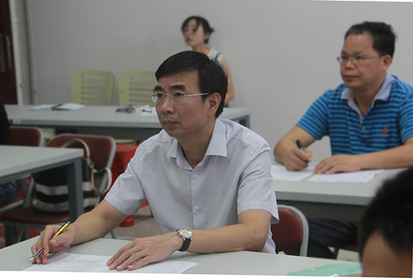 梁宏校长在美术学院听课（宣传部 王董/摄）