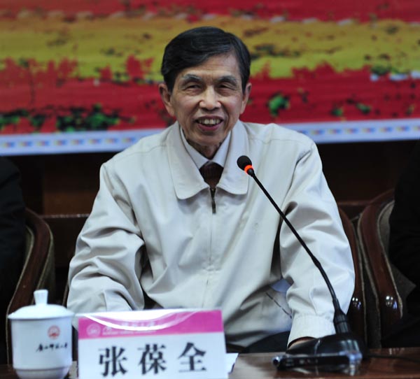 张葆全教授讲述文学院的优良传统（邹添龙 摄）