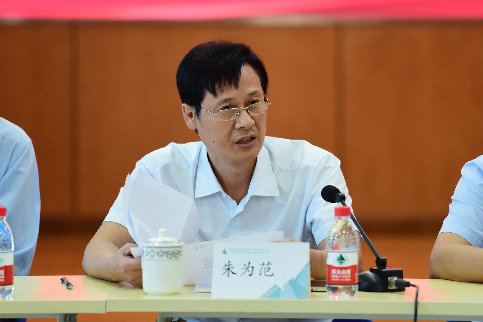 自治区新闻出版广电局党组成员、副局长朱为范.JPG