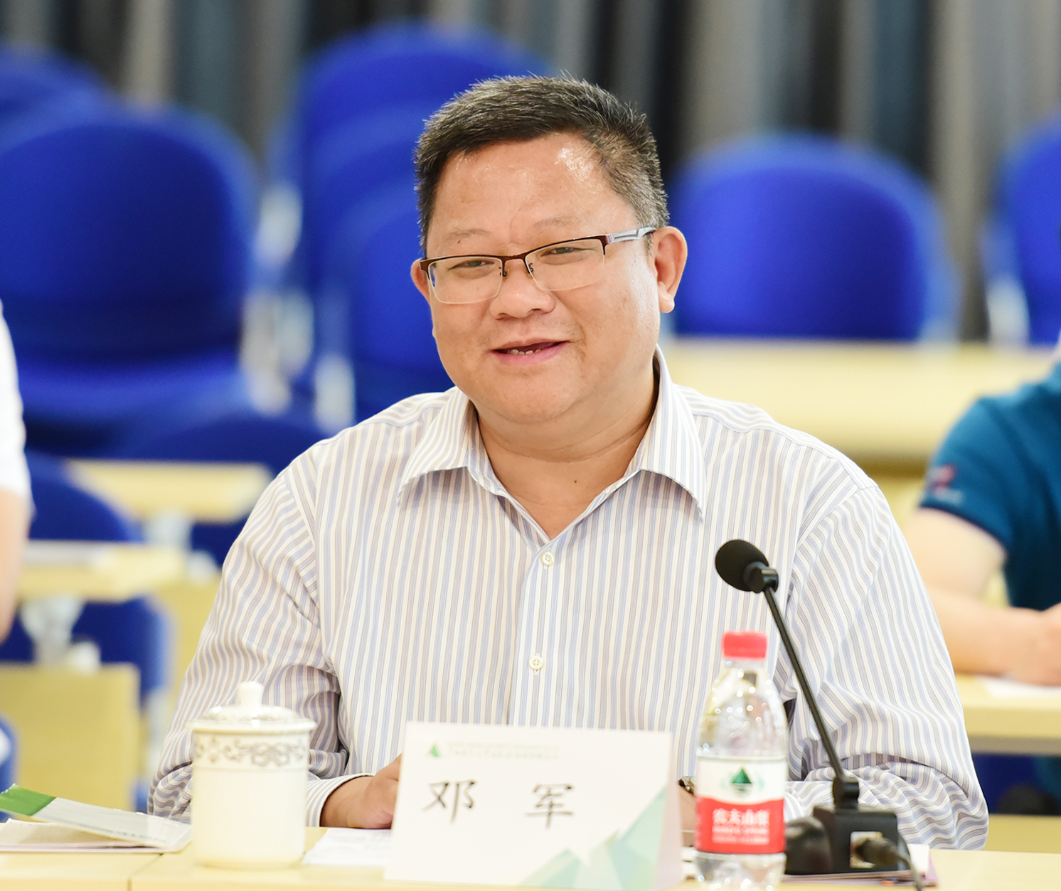 我校党委书记邓军.JPG