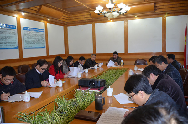 学校九届三次教代会报告意见征询会现场