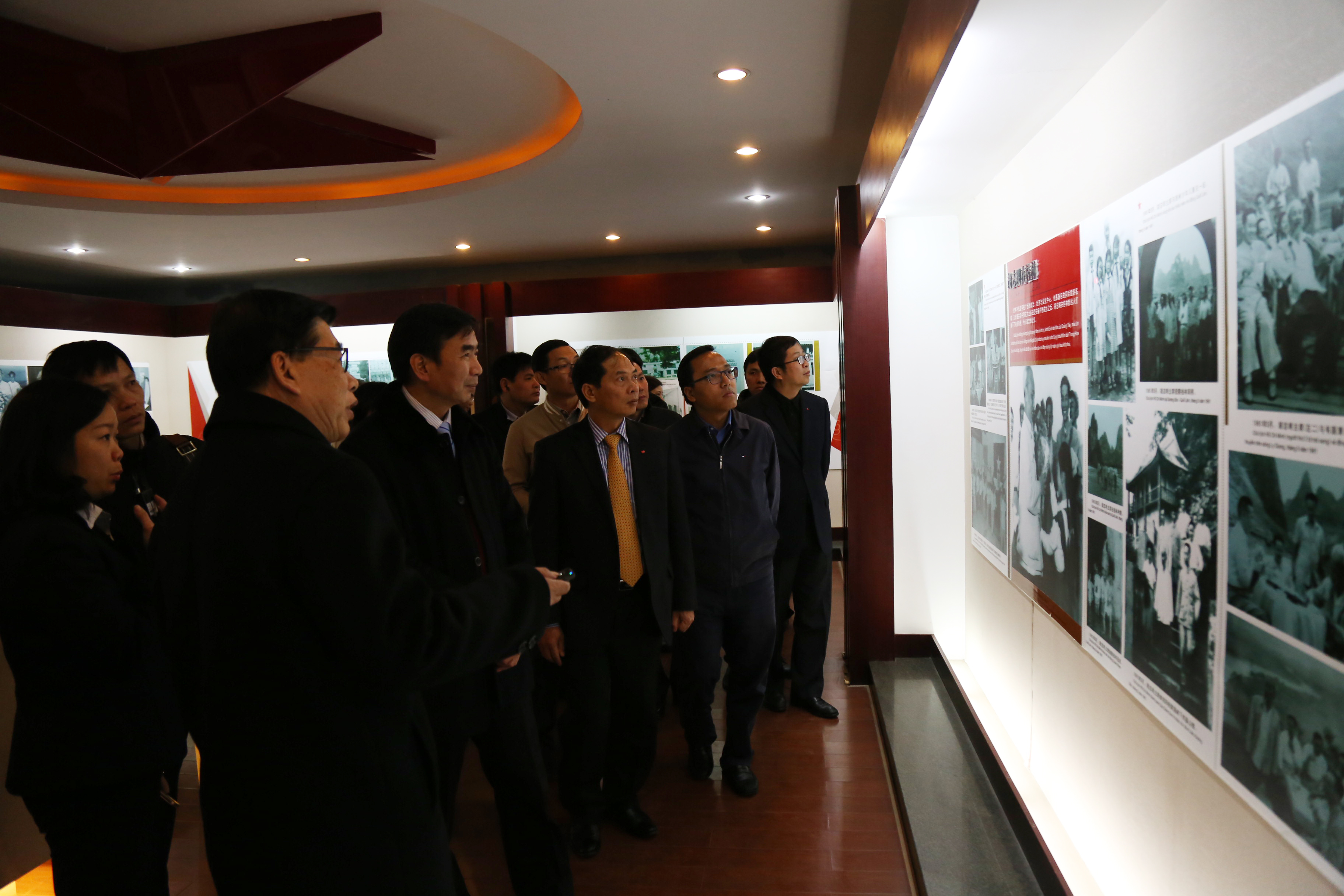 参观越南学校纪念馆１１.jpg