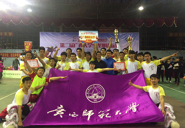 领队、教练和全体运动员合影