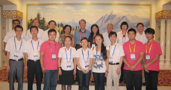 王枬书记（二排左四）与北师大钟秉林校长（二排左五）等领导会谈并合影