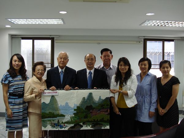 我校代表团拜访泰国华文教师公会