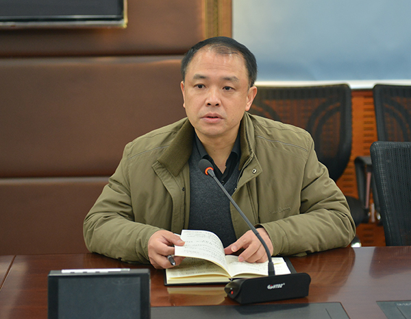 校党委副书记赵铁传达自治区高校工委会议精神