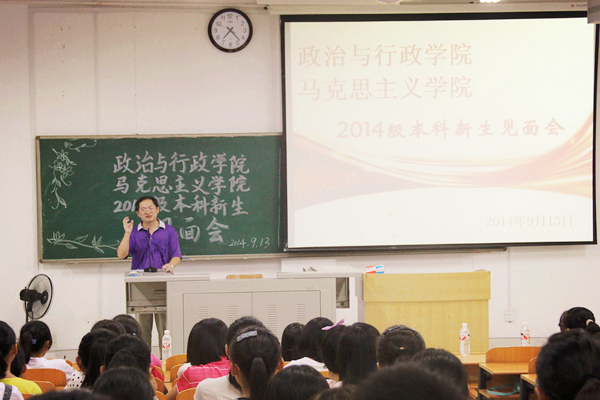 唐仁郭副书记为新生更好地适应大学生活提建议