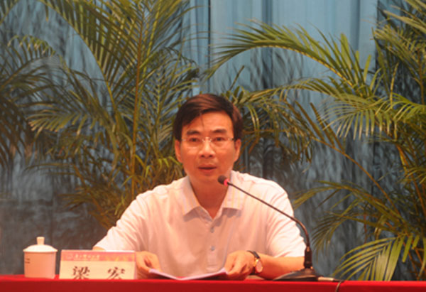 梁宏校长做评建创优工作总结报告。