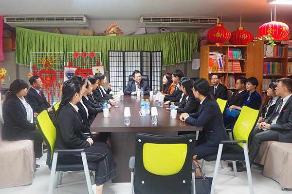 未标题-1_0001_4.我校代表团与宋卡王子大学孔子学院教师座谈.jpg