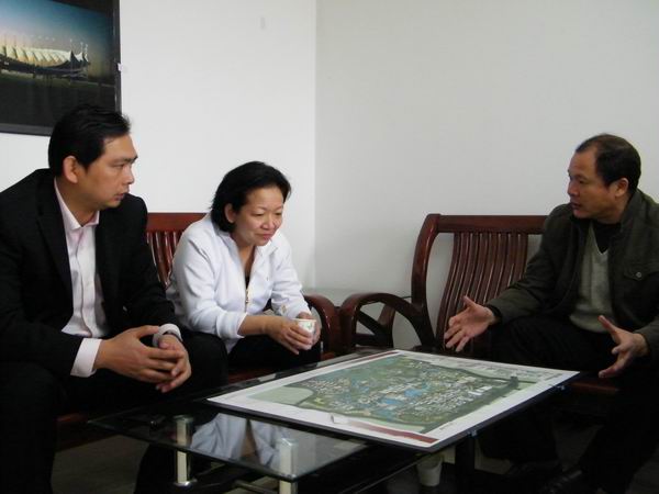 王枬书记听取雁山建设办负责人汇报工程进展