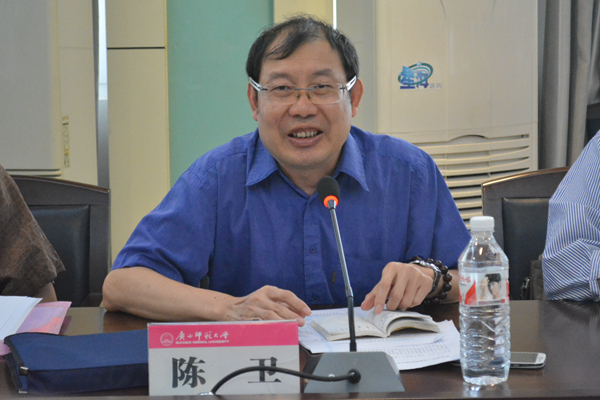 区教育厅体育卫生与艺术教育处处长陈卫讲话