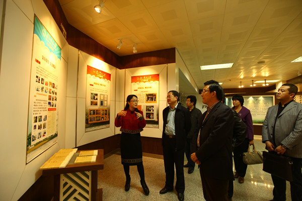 西北师大一行参观我校人文强桂展