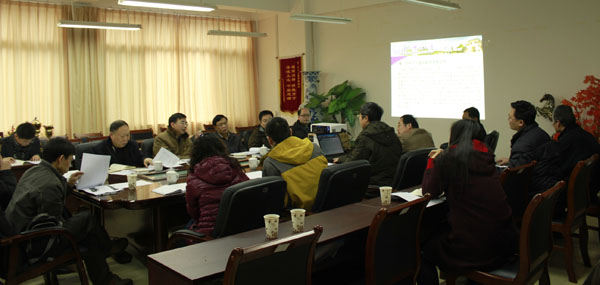 校领导到电子工程学院办公现场(大学生记者团 李舒婷 摄)