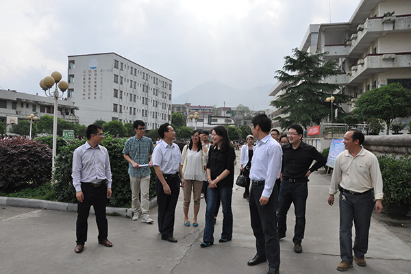 在富川县富川一中考察