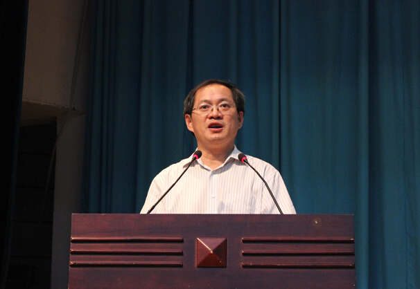 校党委副书记唐仁郭致辞