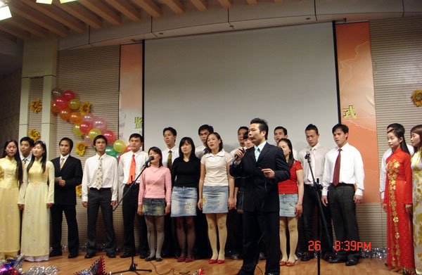 中越学生共唱友谊歌。