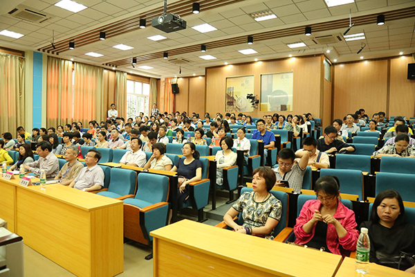 各学科组评委培训现场