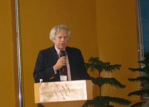 美国代表团团长James.R在会上致辞。