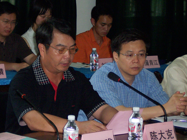 我校党委书记陈大克在会上致欢迎辞。