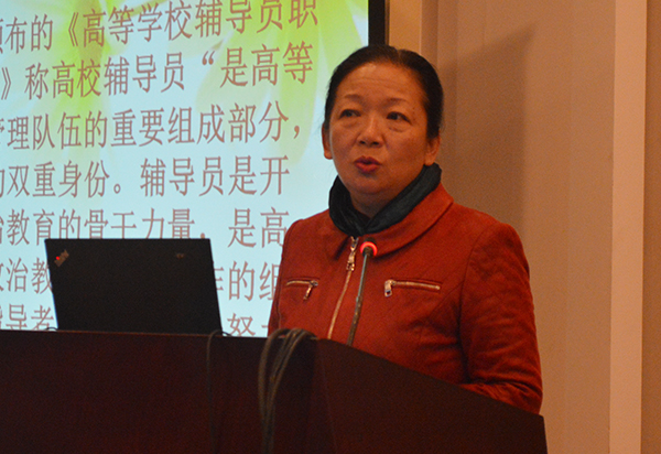 校党委书记王枬出席开班仪式并作首场报告