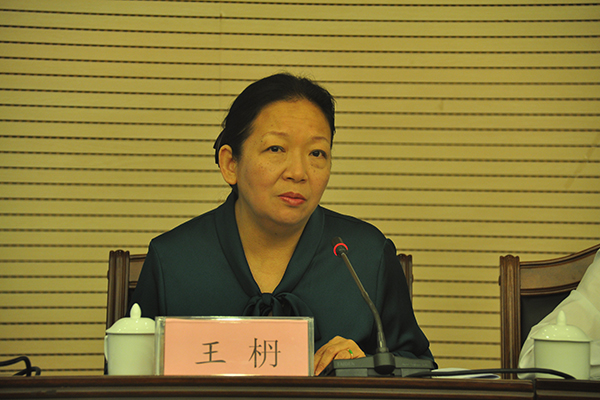 校党委书记王枬在揭牌仪式上致辞（大学生通讯社 张钰千/摄）